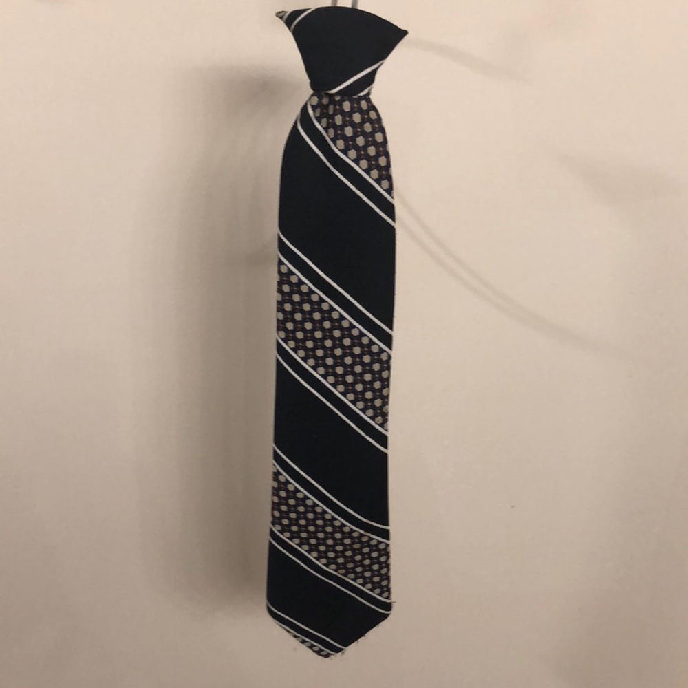 Clip on tie
